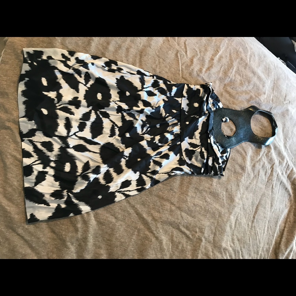 Dress - Picture 3 of 4
